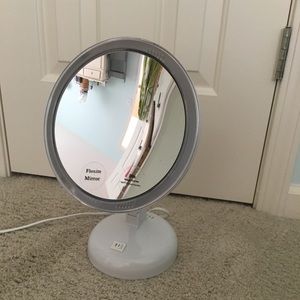360 Cosmetic mirror with flourescent lighting